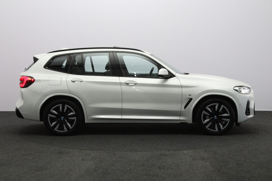 BMW iX3 High Executive 80 kWh 293 PK, SOH 98 %, Panoramadak, Leder, Adap. Cruise Control, Camera