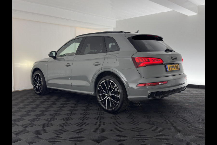 Audi Q5 55 TFSI S-Line Competition Quattro (Plug-In) Aut. *PANO | LEATHER | FULL-LED | HEATED-SPORTSEATS | KEYLESS | CAMERA | NAVI-FULLMAP | PRIVACY-GLASS | DIGI-COCKPIT | CRUISE-ADPAPTIVE | DAB | 21"ALU*