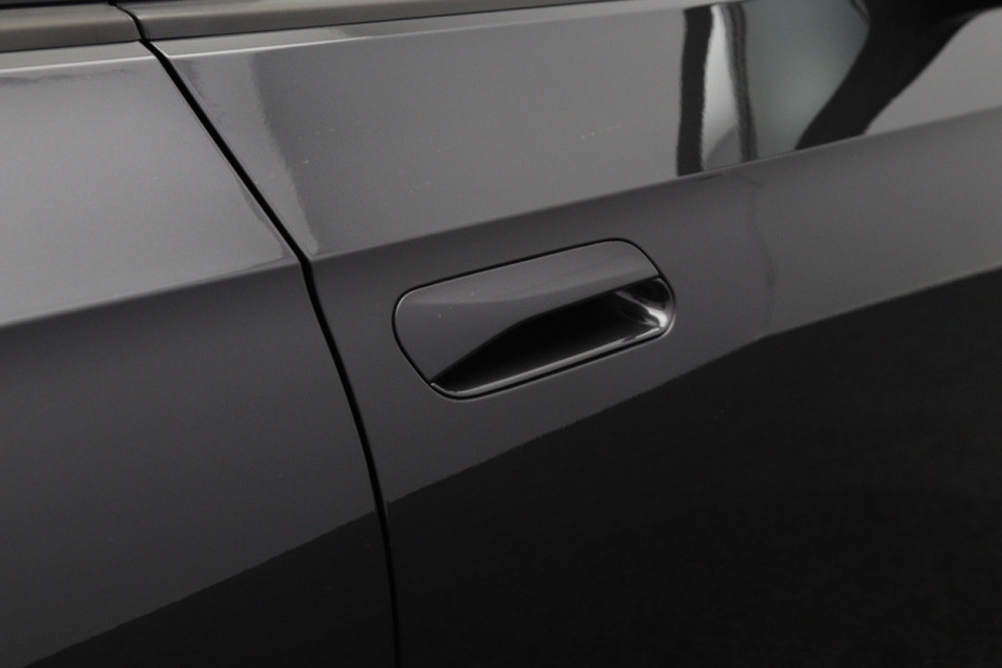 Volkswagen ID.4 First 77 kWh 204 PK, SOH 90 %, Trekhaak, LED, Leder-Alcantara, Carplay, 360 Camera