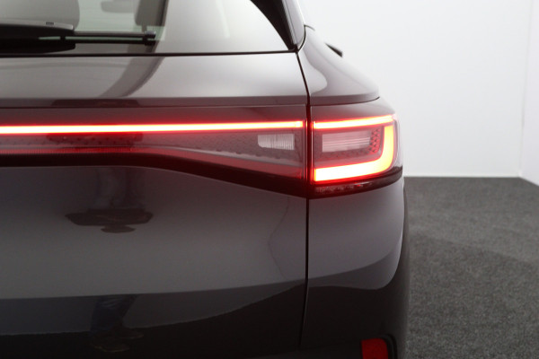 Volkswagen ID.4 First 77 kWh 204 PK, SOH 90 %, Trekhaak, LED, Leder-Alcantara, Carplay, 360 Camera