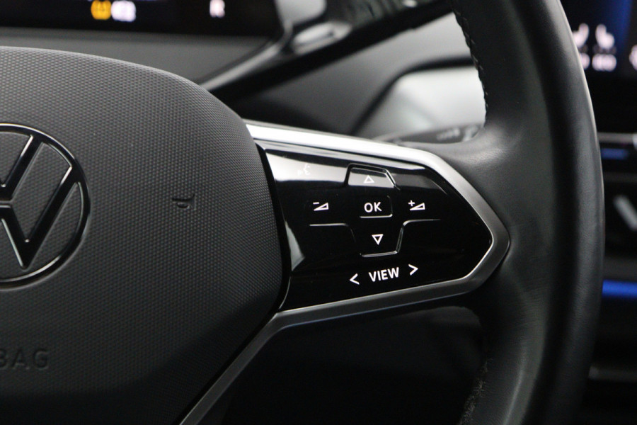 Volkswagen ID.4 First 77 kWh 204 PK, SOH 90 %, Trekhaak, LED, Leder-Alcantara, Carplay, 360 Camera
