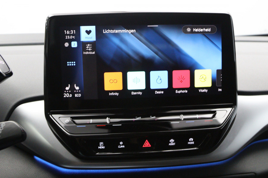 Volkswagen ID.4 First 77 kWh 204 PK, SOH 90 %, Trekhaak, LED, Leder-Alcantara, Carplay, 360 Camera