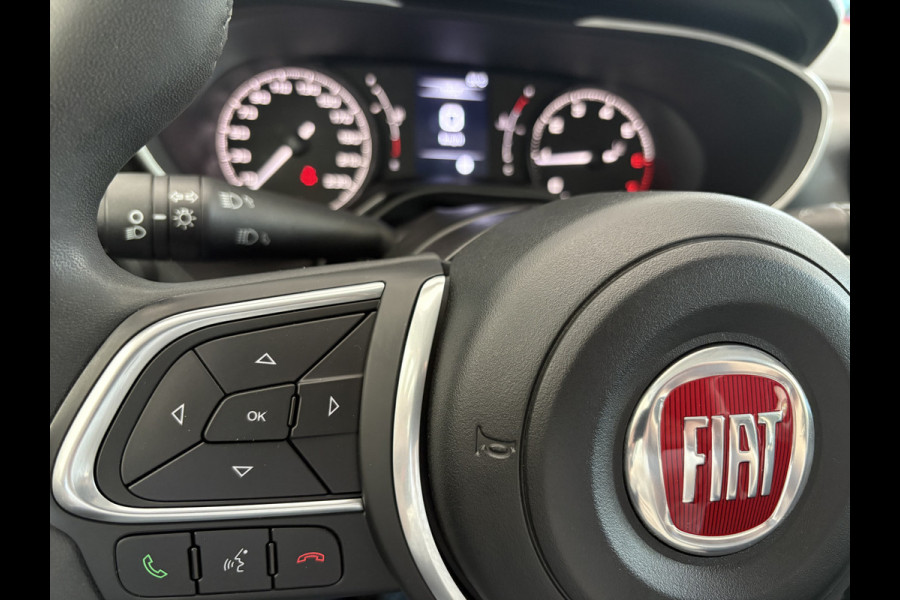Fiat Tipo Cross 1.0 City Life Achteruitrijcamera - Airco - Apple carplay - Parkeersensoren - Dakrails - Stoelverwarming - Bluetooth - Cruise control - Elektrische ramen - Stuur multifunctioneel - Led verlichting - Licht m