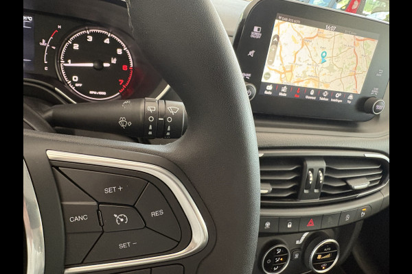 Fiat Tipo Cross 1.0 City Life Achteruitrijcamera - Airco - Apple carplay - Parkeersensoren - Dakrails - Stoelverwarming - Bluetooth - Cruise control - Elektrische ramen - Stuur multifunctioneel - Led verlichting - Licht m