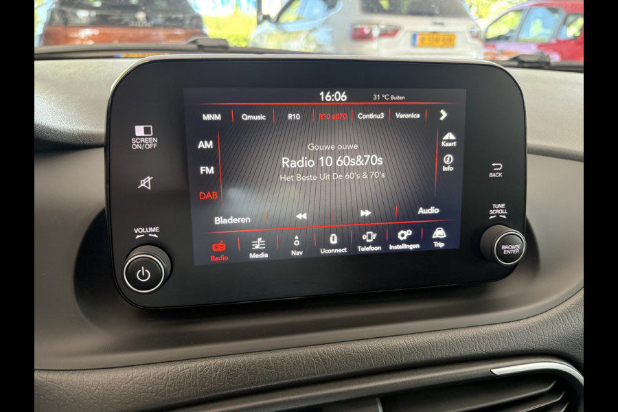 Fiat Tipo Cross 1.0 City Life Achteruitrijcamera - Airco - Apple carplay - Parkeersensoren - Dakrails - Stoelverwarming - Bluetooth - Cruise control - Elektrische ramen - Stuur multifunctioneel - Led verlichting - Licht m