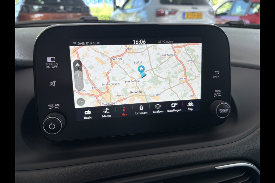 Fiat Tipo Cross 1.0 City Life Achteruitrijcamera - Airco - Apple carplay - Parkeersensoren - Dakrails - Stoelverwarming - Bluetooth - Cruise control - Elektrische ramen - Stuur multifunctioneel - Led verlichting - Licht m