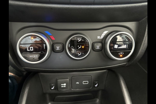 Fiat Tipo Cross 1.0 City Life Achteruitrijcamera - Airco - Apple carplay - Parkeersensoren - Dakrails - Stoelverwarming - Bluetooth - Cruise control - Elektrische ramen - Stuur multifunctioneel - Led verlichting - Licht m