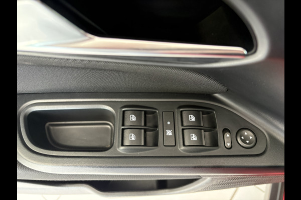 Fiat Tipo Cross 1.0 City Life Achteruitrijcamera - Airco - Apple carplay - Parkeersensoren - Dakrails - Stoelverwarming - Bluetooth - Cruise control - Elektrische ramen - Stuur multifunctioneel - Led verlichting - Licht m
