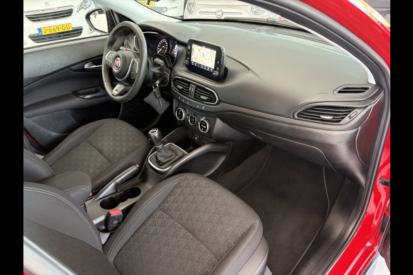 Fiat Tipo Cross 1.0 City Life Achteruitrijcamera - Airco - Apple carplay - Parkeersensoren - Dakrails - Stoelverwarming - Bluetooth - Cruise control - Elektrische ramen - Stuur multifunctioneel - Led verlichting - Licht m