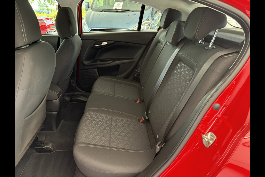 Fiat Tipo Cross 1.0 City Life Achteruitrijcamera - Airco - Apple carplay - Parkeersensoren - Dakrails - Stoelverwarming - Bluetooth - Cruise control - Elektrische ramen - Stuur multifunctioneel - Led verlichting - Licht m