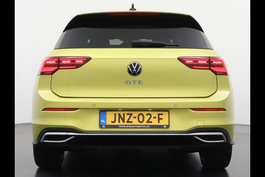 Volkswagen Golf 1.4 eHybrid GTE PHEV 245PK | 32.000 KM! | PANO | HEAD-UP DISPLAY | KEYLESS | IQ LED MATRIX | WINTERPAKKET | CAMERA | ADAPTIEVE CRUISE CONTROL | DODEHOEKDETECTIE | ALL SEASONS | FULL OPTIONS | RIJKLAAR + 12 MND BOVAG GARANTIE