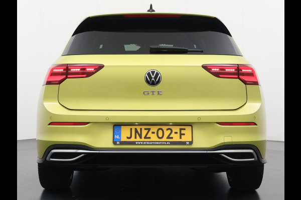 Volkswagen Golf 1.4 eHybrid GTE PHEV 245PK | 32.000 KM! | PANO | HEAD-UP DISPLAY | KEYLESS | IQ LED MATRIX | WINTERPAKKET | CAMERA | ADAPTIEVE CRUISE CONTROL | DODEHOEKDETECTIE | ALL SEASONS | FULL OPTIONS | RIJKLAAR + 12 MND BOVAG GARANTIE