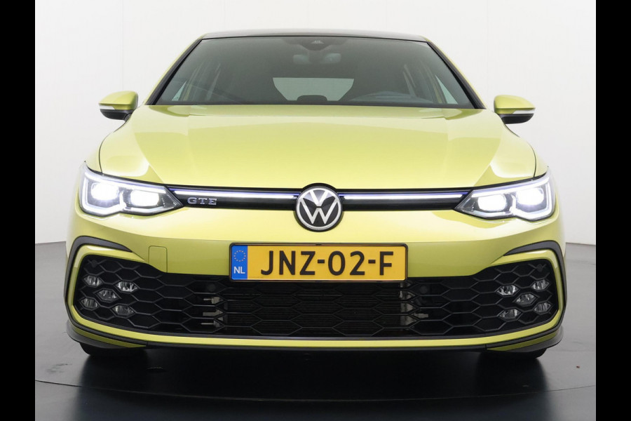 Volkswagen Golf 1.4 eHybrid GTE PHEV 245PK | 32.000 KM! | PANO | HEAD-UP DISPLAY | KEYLESS | IQ LED MATRIX | WINTERPAKKET | CAMERA | ADAPTIEVE CRUISE CONTROL | DODEHOEKDETECTIE | ALL SEASONS | FULL OPTIONS | RIJKLAAR + 12 MND BOVAG GARANTIE