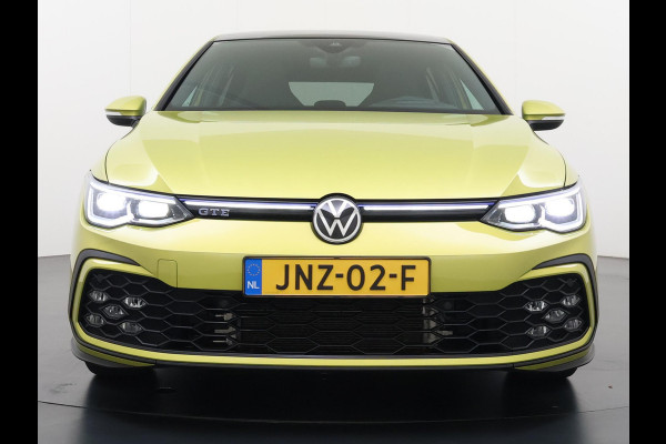 Volkswagen Golf 1.4 eHybrid GTE PHEV 245PK | 32.000 KM! | PANO | HEAD-UP DISPLAY | KEYLESS | IQ LED MATRIX | WINTERPAKKET | CAMERA | ADAPTIEVE CRUISE CONTROL | DODEHOEKDETECTIE | ALL SEASONS | FULL OPTIONS | RIJKLAAR + 12 MND BOVAG GARANTIE