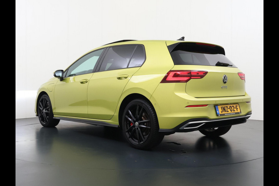 Volkswagen Golf 1.4 eHybrid GTE PHEV 245PK | 32.000 KM! | PANO | HEAD-UP DISPLAY | KEYLESS | IQ LED MATRIX | WINTERPAKKET | CAMERA | ADAPTIEVE CRUISE CONTROL | DODEHOEKDETECTIE | ALL SEASONS | FULL OPTIONS | RIJKLAAR + 12 MND BOVAG GARANTIE
