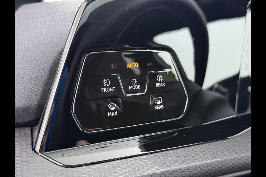 Volkswagen Golf 1.4 eHybrid GTE PHEV 245PK | 32.000 KM! | PANO | HEAD-UP DISPLAY | KEYLESS | IQ LED MATRIX | WINTERPAKKET | CAMERA | ADAPTIEVE CRUISE CONTROL | DODEHOEKDETECTIE | ALL SEASONS | FULL OPTIONS | RIJKLAAR + 12 MND BOVAG GARANTIE