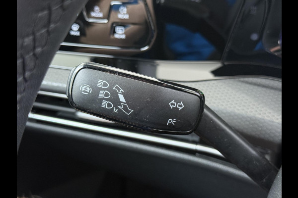 Volkswagen Golf 1.4 eHybrid GTE PHEV 245PK | 32.000 KM! | PANO | HEAD-UP DISPLAY | KEYLESS | IQ LED MATRIX | WINTERPAKKET | CAMERA | ADAPTIEVE CRUISE CONTROL | DODEHOEKDETECTIE | ALL SEASONS | FULL OPTIONS | RIJKLAAR + 12 MND BOVAG GARANTIE
