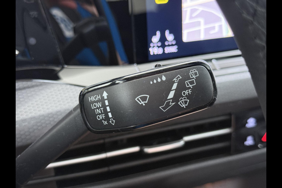 Volkswagen Golf 1.4 eHybrid GTE PHEV 245PK | 32.000 KM! | PANO | HEAD-UP DISPLAY | KEYLESS | IQ LED MATRIX | WINTERPAKKET | CAMERA | ADAPTIEVE CRUISE CONTROL | DODEHOEKDETECTIE | ALL SEASONS | FULL OPTIONS | RIJKLAAR + 12 MND BOVAG GARANTIE