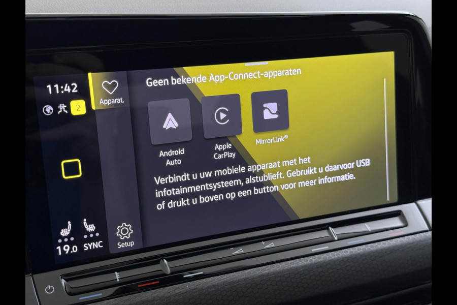 Volkswagen Golf 1.4 eHybrid GTE PHEV 245PK | 32.000 KM! | PANO | HEAD-UP DISPLAY | KEYLESS | IQ LED MATRIX | WINTERPAKKET | CAMERA | ADAPTIEVE CRUISE CONTROL | DODEHOEKDETECTIE | ALL SEASONS | FULL OPTIONS | RIJKLAAR + 12 MND BOVAG GARANTIE