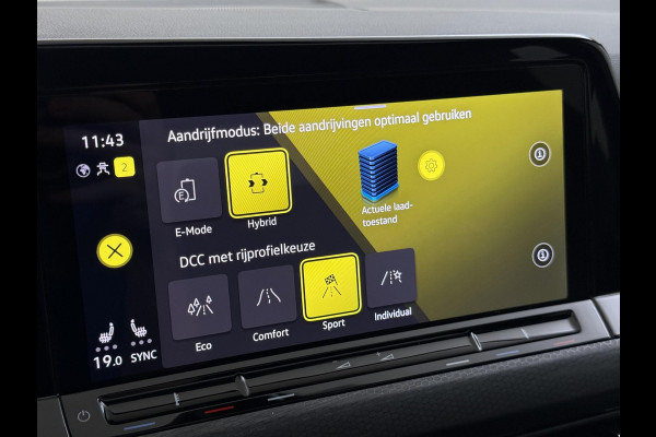 Volkswagen Golf 1.4 eHybrid GTE PHEV 245PK | 32.000 KM! | PANO | HEAD-UP DISPLAY | KEYLESS | IQ LED MATRIX | WINTERPAKKET | CAMERA | ADAPTIEVE CRUISE CONTROL | DODEHOEKDETECTIE | ALL SEASONS | FULL OPTIONS | RIJKLAAR + 12 MND BOVAG GARANTIE