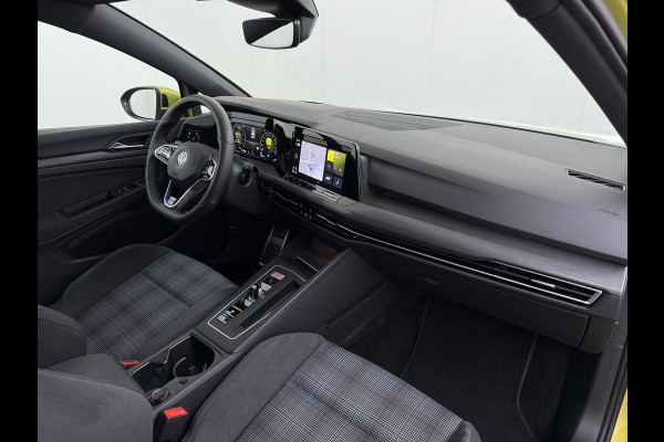 Volkswagen Golf 1.4 eHybrid GTE PHEV 245PK | 32.000 KM! | PANO | HEAD-UP DISPLAY | KEYLESS | IQ LED MATRIX | WINTERPAKKET | CAMERA | ADAPTIEVE CRUISE CONTROL | DODEHOEKDETECTIE | ALL SEASONS | FULL OPTIONS | RIJKLAAR + 12 MND BOVAG GARANTIE