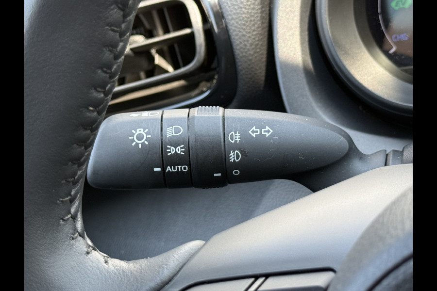 Toyota Yaris 1.5 Hybrid Team D | ACC | CarPlay | Camera | Keyless | LED