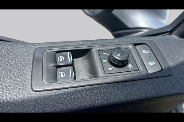Volkswagen Transporter L2H1 Dubbel Cabine 2.0 TDI 150pk DSG 70-Edition / LED-koplampen / Automaat / Trekhaak / Navigatie / ACC