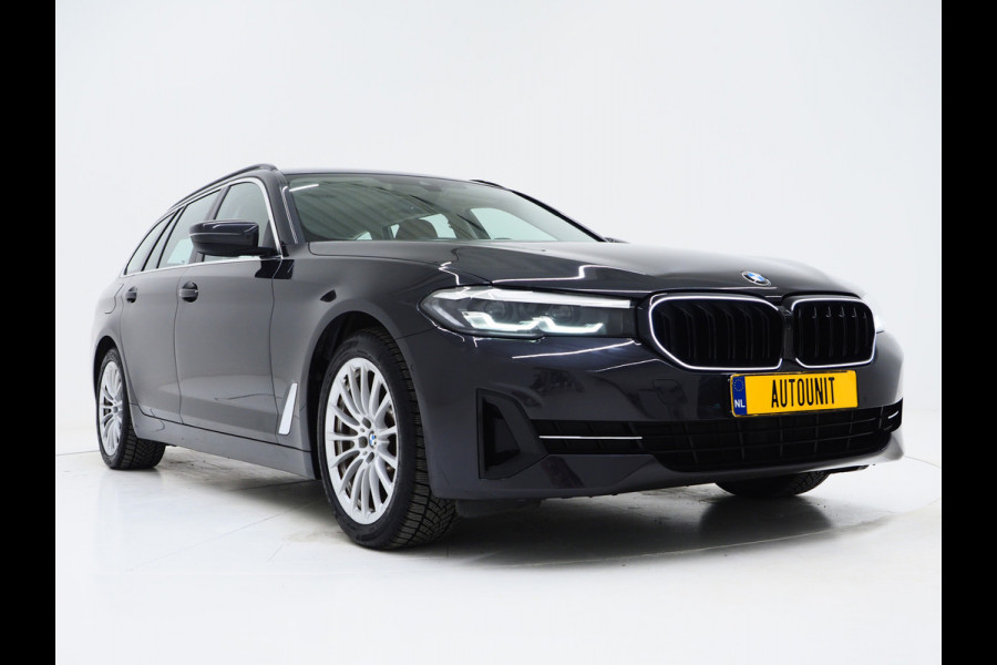 BMW 5 Serie Touring 530e | LED Grille | Leder | Camera | Dodehoek | Sfeerlicht | Cruise | Carplay