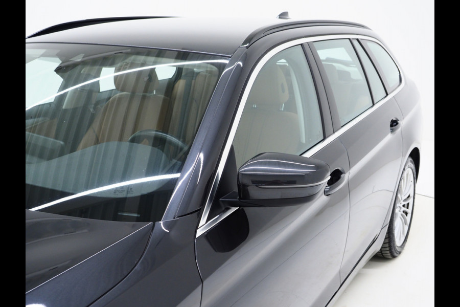 BMW 5 Serie Touring 530e | LED Grille | Leder | Camera | Dodehoek | Sfeerlicht | Cruise | Carplay