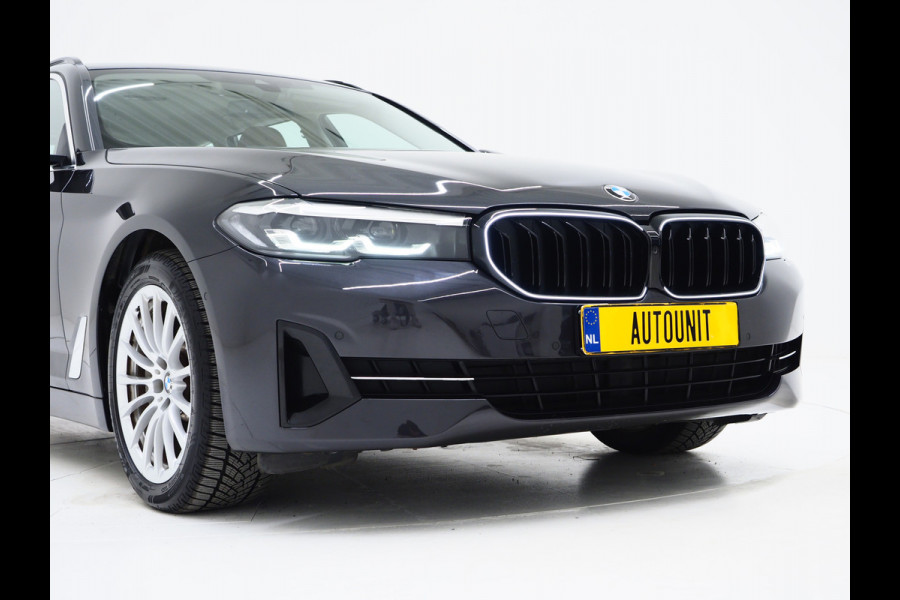 BMW 5 Serie Touring 530e | LED Grille | Leder | Camera | Dodehoek | Sfeerlicht | Cruise | Carplay