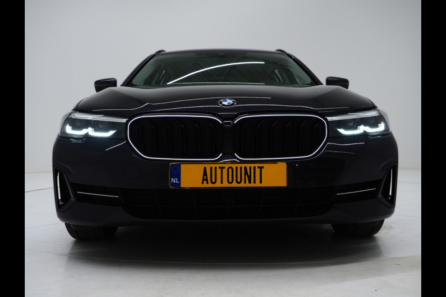 BMW 5 Serie Touring 530e | LED Grille | Leder | Camera | Dodehoek | Sfeerlicht | Cruise | Carplay