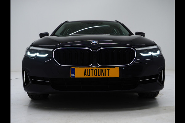 BMW 5 Serie Touring 530e | LED Grille | Leder | Camera | Dodehoek | Sfeerlicht | Cruise | Carplay
