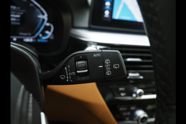 BMW 5 Serie Touring 530e | LED Grille | Leder | Camera | Dodehoek | Sfeerlicht | Cruise | Carplay
