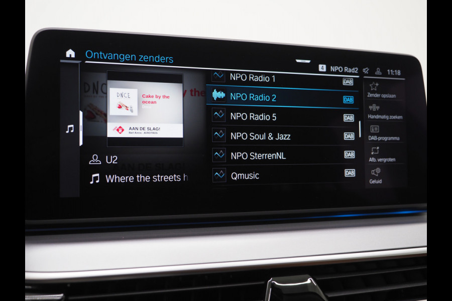 BMW 5 Serie Touring 530e | LED Grille | Leder | Camera | Dodehoek | Sfeerlicht | Cruise | Carplay