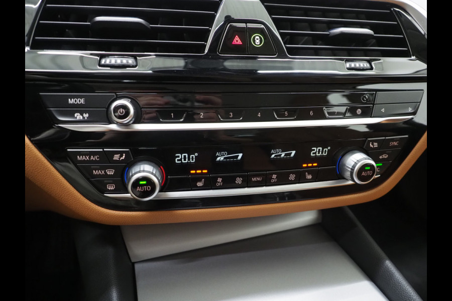 BMW 5 Serie Touring 530e | LED Grille | Leder | Camera | Dodehoek | Sfeerlicht | Cruise | Carplay
