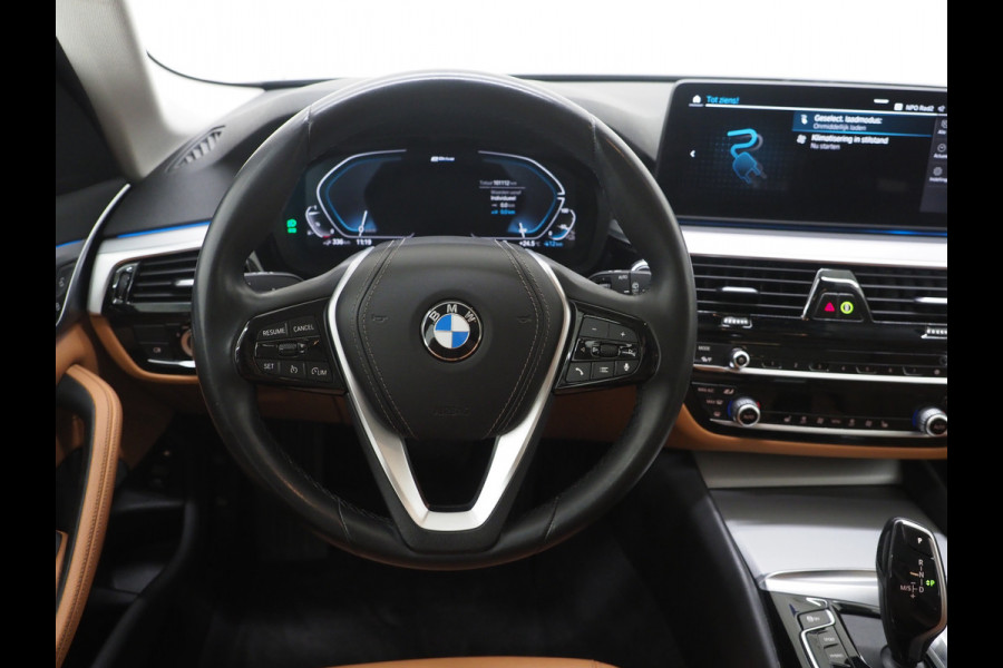 BMW 5 Serie Touring 530e | LED Grille | Leder | Camera | Dodehoek | Sfeerlicht | Cruise | Carplay