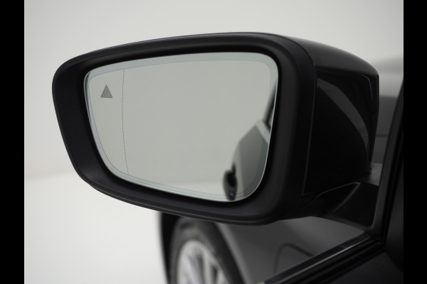 BMW 5 Serie Touring 530e | LED Grille | Leder | Camera | Dodehoek | Sfeerlicht | Cruise | Carplay