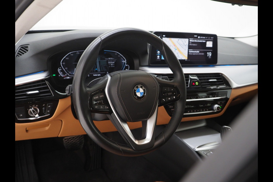 BMW 5 Serie Touring 530e | LED Grille | Leder | Camera | Dodehoek | Sfeerlicht | Cruise | Carplay
