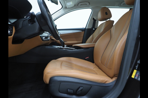 BMW 5 Serie Touring 530e | LED Grille | Leder | Camera | Dodehoek | Sfeerlicht | Cruise | Carplay