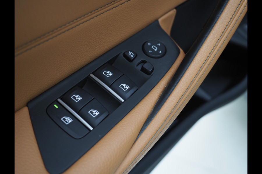 BMW 5 Serie Touring 530e | LED Grille | Leder | Camera | Dodehoek | Sfeerlicht | Cruise | Carplay