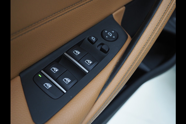 BMW 5 Serie Touring 530e | LED Grille | Leder | Camera | Dodehoek | Sfeerlicht | Cruise | Carplay
