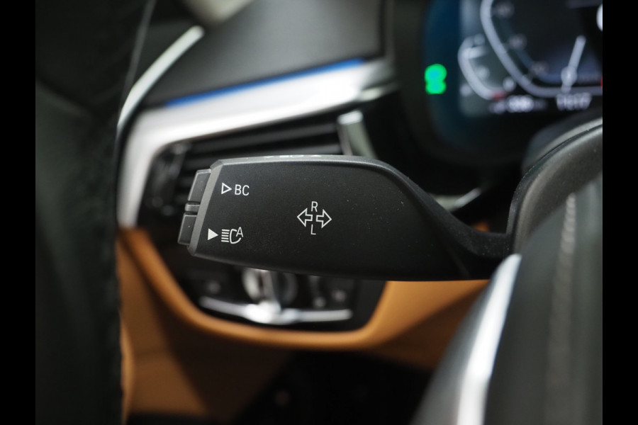 BMW 5 Serie Touring 530e | LED Grille | Leder | Camera | Dodehoek | Sfeerlicht | Cruise | Carplay