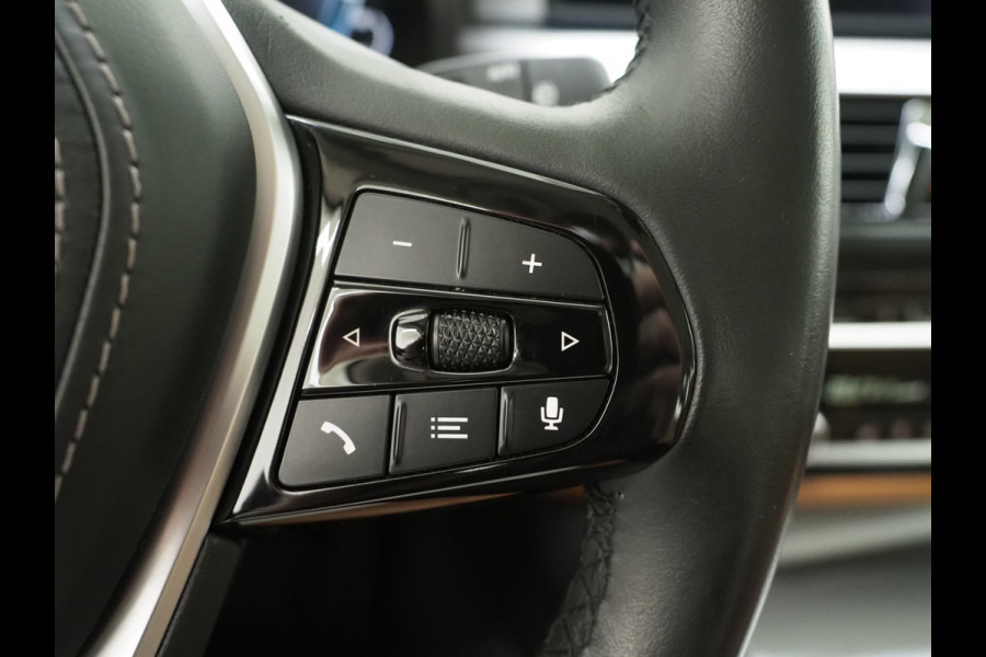 BMW 5 Serie Touring 530e | LED Grille | Leder | Camera | Dodehoek | Sfeerlicht | Cruise | Carplay