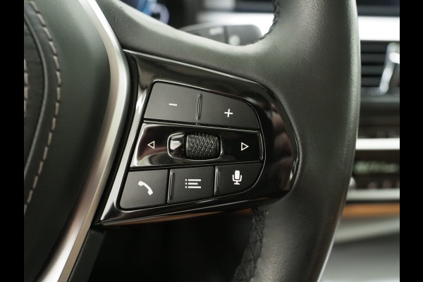 BMW 5 Serie Touring 530e | LED Grille | Leder | Camera | Dodehoek | Sfeerlicht | Cruise | Carplay