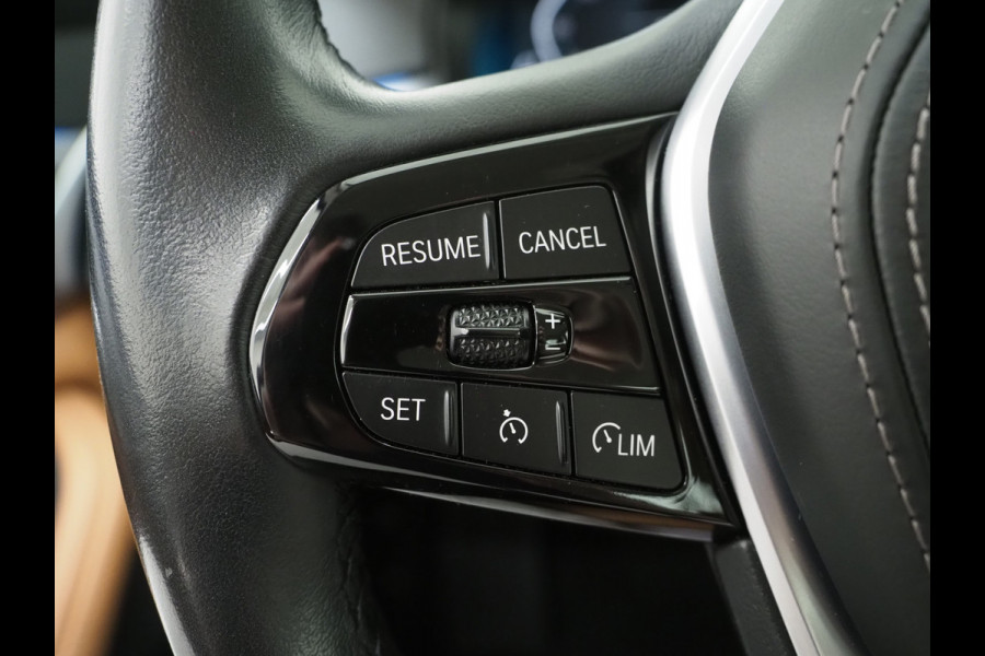BMW 5 Serie Touring 530e | LED Grille | Leder | Camera | Dodehoek | Sfeerlicht | Cruise | Carplay