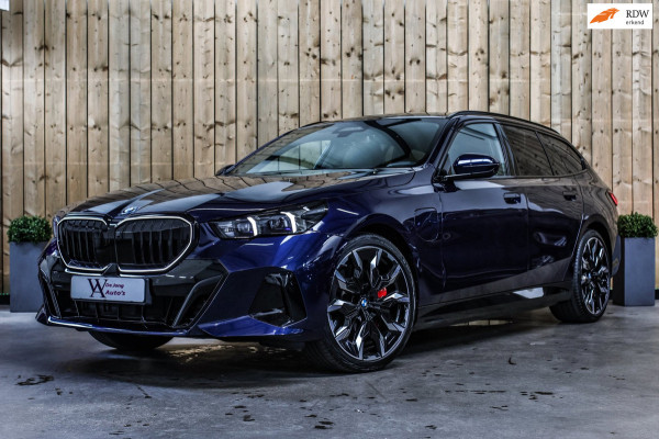 BMW 5 Serie Touring 550e xDrive *Pano*B&W*4-Wiel besturing*Trekhaak*Stoelventilatie*