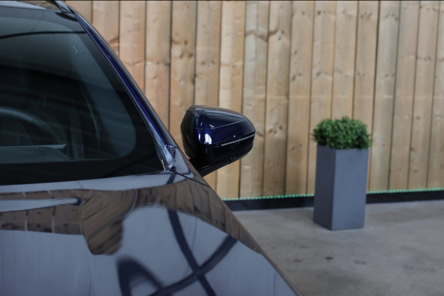 BMW 5 Serie Touring 550e xDrive *Pano*B&W*4-Wiel besturing*Trekhaak*Stoelventilatie*
