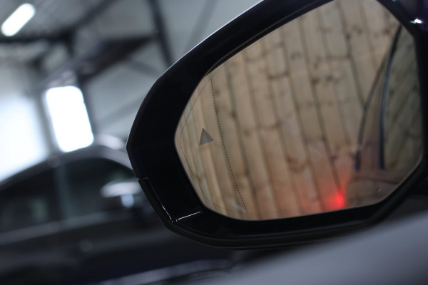 BMW 5 Serie Touring 550e xDrive *Pano*B&W*4-Wiel besturing*Trekhaak*Stoelventilatie*