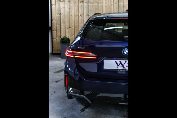 BMW 5 Serie Touring 550e xDrive *Pano*B&W*4-Wiel besturing*Trekhaak*Stoelventilatie*