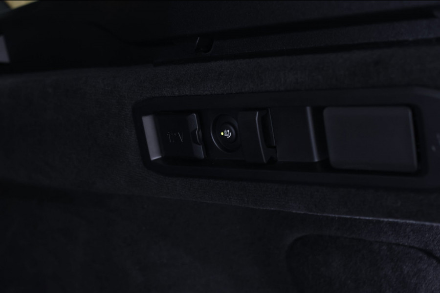 BMW 5 Serie Touring 550e xDrive *Pano*B&W*4-Wiel besturing*Trekhaak*Stoelventilatie*